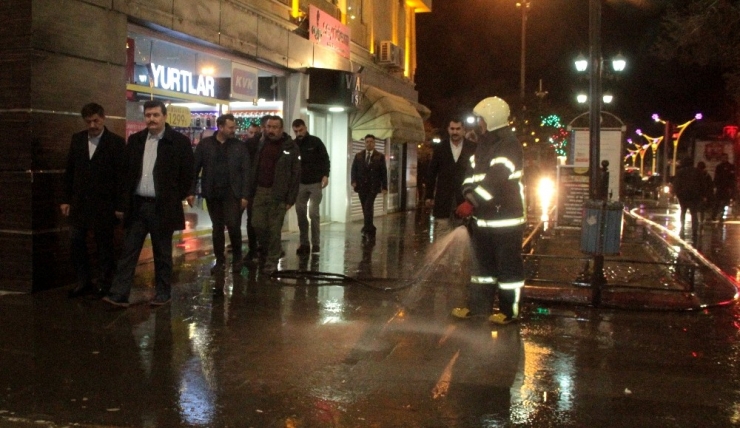 Erzincan Belediyesi, Korona Virüse Karşı Dezenfekte Çalışması Yaptı
