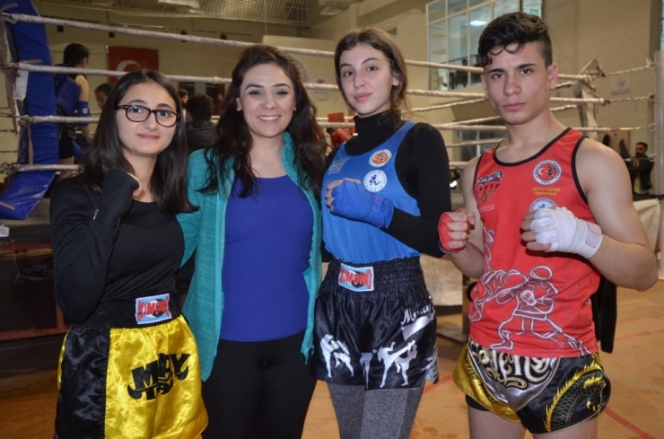 Hakkari’de Okullar Arası “Muay Thai” Yarışması Düzenlendi