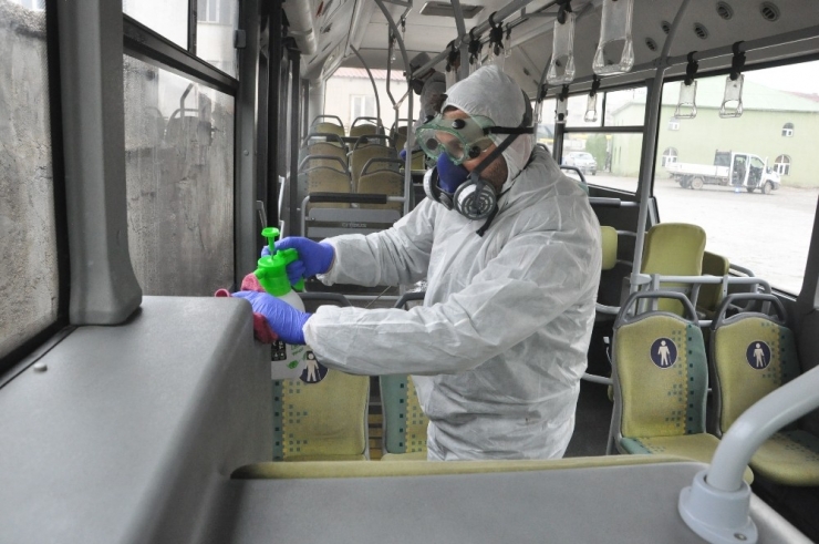 Yüksekova’da Korona Virüse Karşı Her Yer Dezenfekten Geçildi