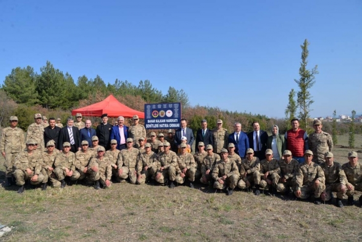 İdlib Şehitlerinin İsimlerinin Yazdığı Fidanlar Toprakla Buluştu