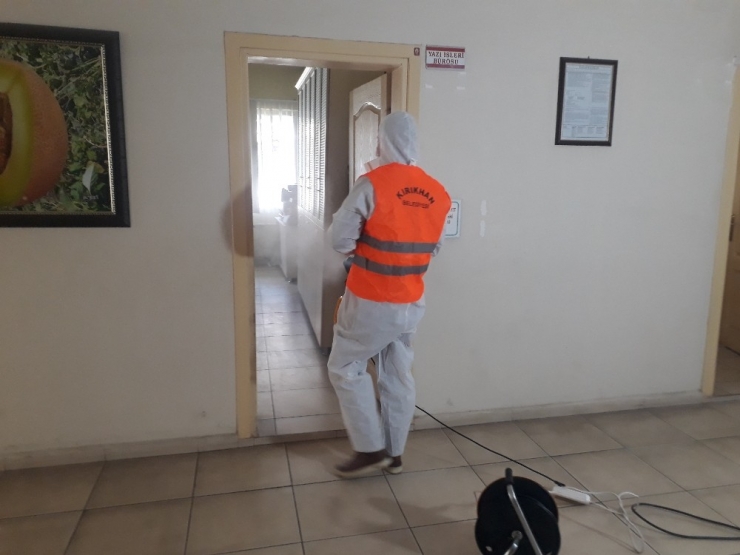 Kırıkhan Belediyesi, Korona Virüse Karşı Dezenfekte Çalışması Yaptı