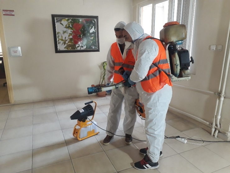 Kırıkhan Belediyesi, Korona Virüse Karşı Dezenfekte Çalışması Yaptı