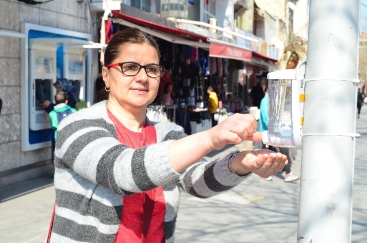 Lüleburgaz’ın Caddelerine Dezenfektan Konuldu