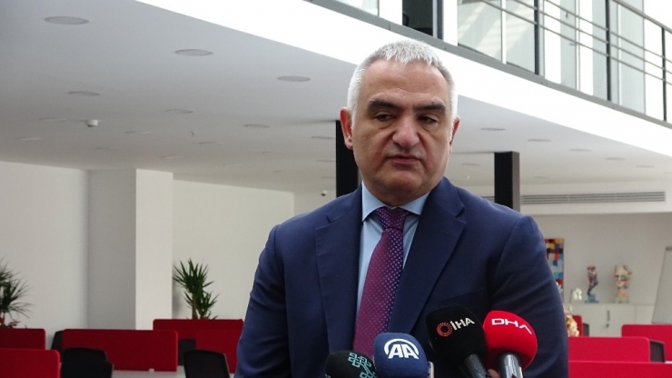 Bakan Ersoy: “Kültür Sanat Faaliyetleri Nisan Ayı Sonuna Kadar Ertelendi”