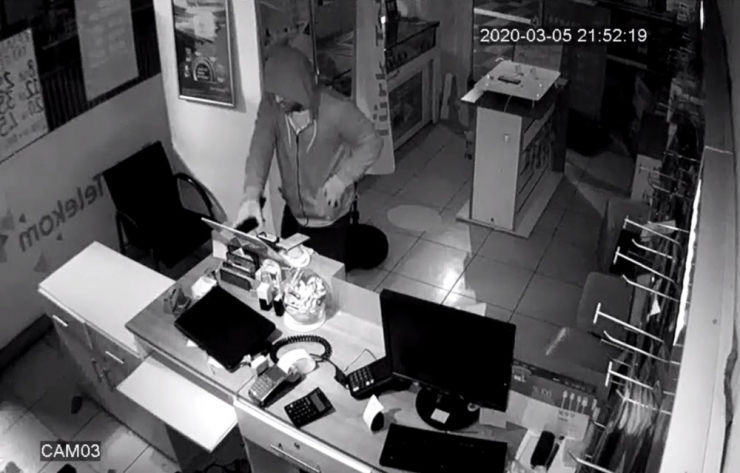 20 Saniyede 3 Cep Telefonu Çaldı