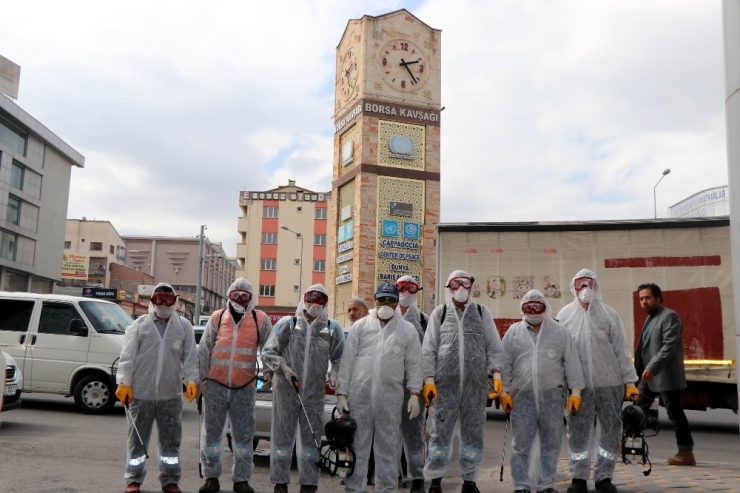 Nevşehir’de Cadde Ve Kaldırımlar Dezenfekte Yapılıyor
