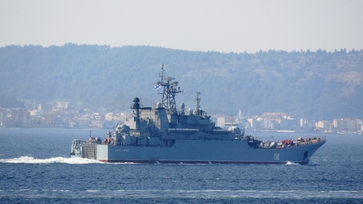 Rus Savaş Gemisi Çanakkale Boğazı’ndan Geçti