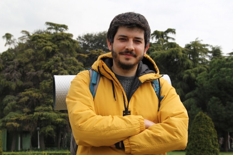 Sokak Hayvanları İçin Gezerek 1 Haftada 2.5 Ton Mama Dağıttı