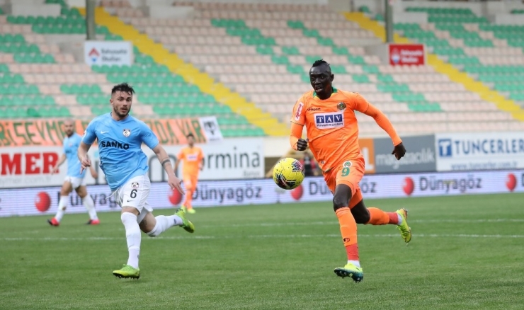 Süper Lig: Alanyaspor: 1 - Gaziantep Fk: 0 (İlk Yarı)