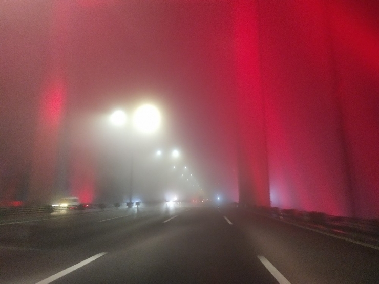 İstanbul’da Sis Görüş Mesafesini 50 Metreye Düşürdü