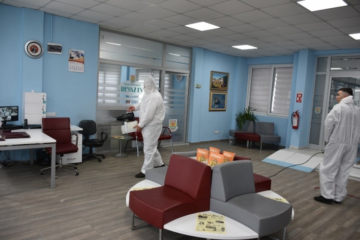 Tarsus Belediyesi, Kentin Dört Bir Yanında İlaçlama Yapıyor