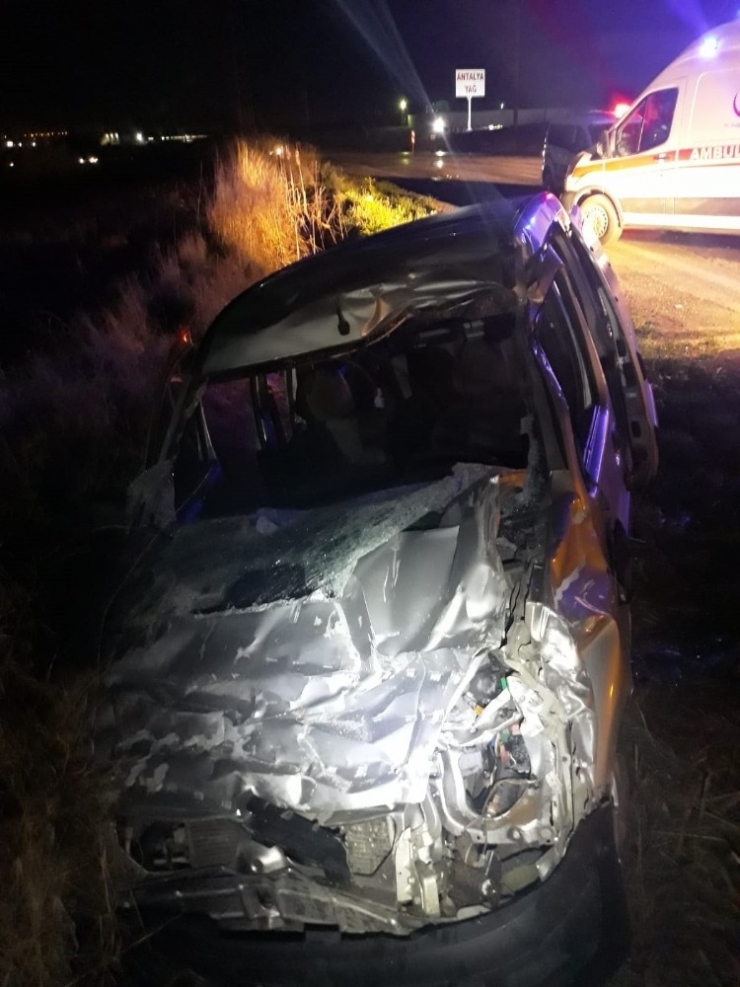 Otomobil İle Traktör Çarpıştı: 4 Yaralı