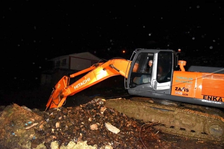 Taşmak Üzere Olan Yavca Göletine Anında Müdahale