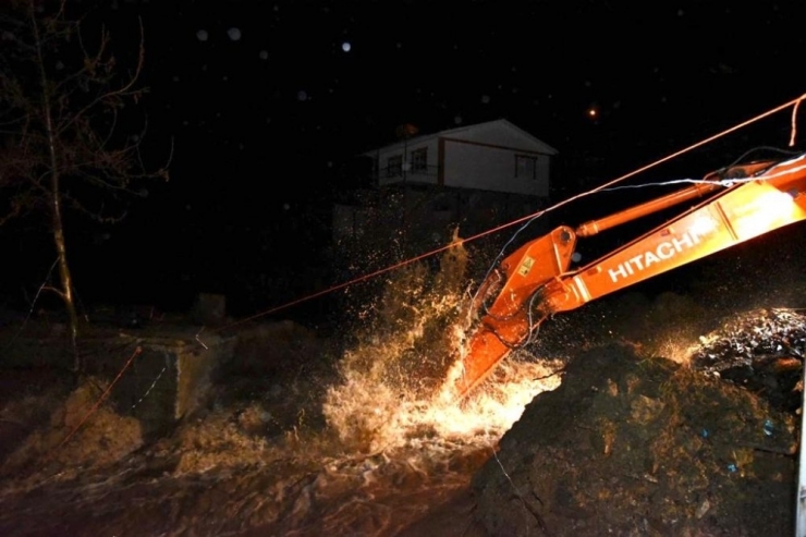 Taşmak Üzere Olan Yavca Göletine Anında Müdahale