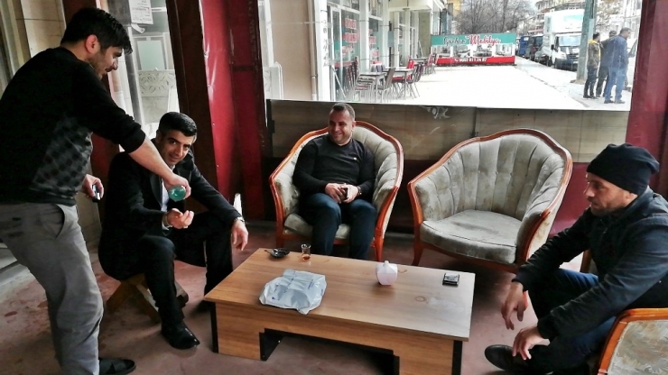 Kahvehanede Kolonyalı Korona Virüs Önlemi