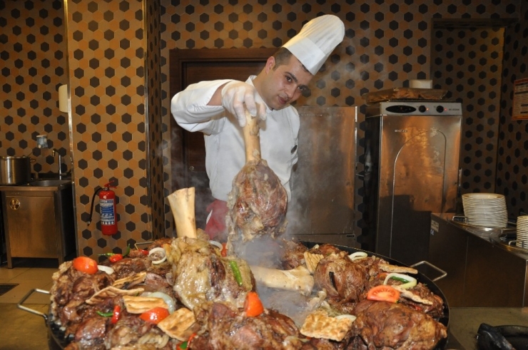 Gastronomi Şehri Afyonkarahisar’da Termal Oteller Misafirlerine Yöresel Lezzetler Sunuyor