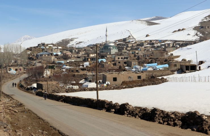 Van Büyükşehir Belediyesi Deprem Bölgesindeki Çalışmalarını Sürdürüyor