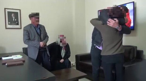 Van’da 2 Kadın Terörist İkna Sonucu Teslim Oldu