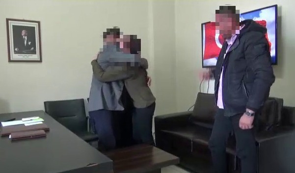 Van’da 2 Kadın Terörist İkna Sonucu Teslim Oldu