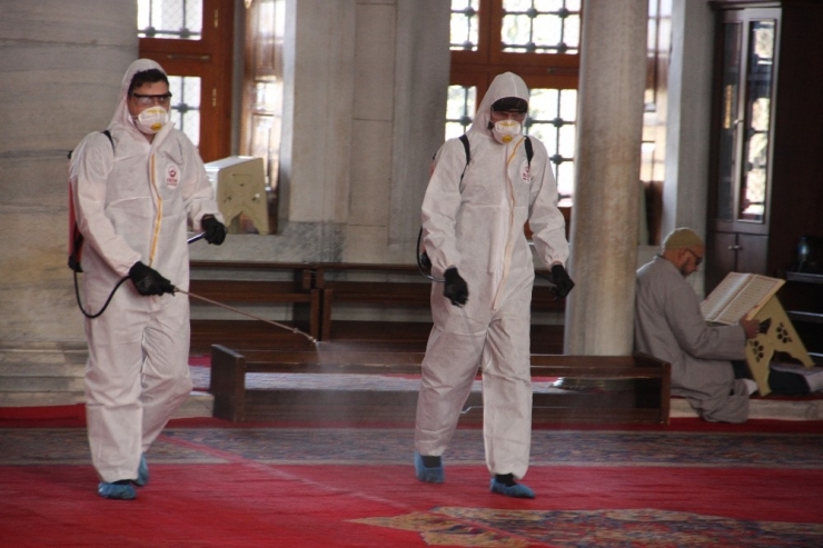 Fatih’te Dezenfekte Çalışmaları Devam Ediyor