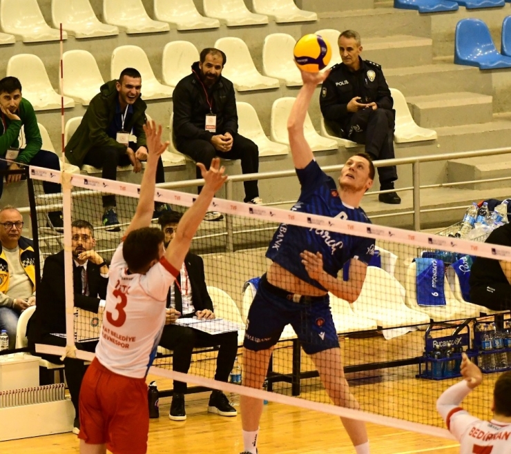 Voleybol Efeler Ligi: Tokat Bld. Plevne: 0 - Halkbank Ankara: 3