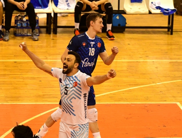 Voleybol Efeler Ligi: Tokat Bld. Plevne: 0 - Halkbank Ankara: 3