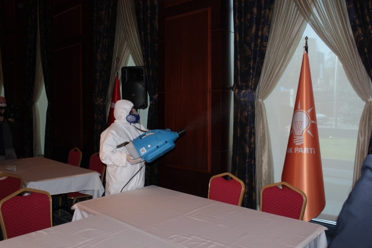 Ak Parti Genel Merkezi, Kovid-19’a Karşı Dezenfekte Edildi