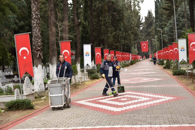 Mezarlıklar Ve Şehitliklere Özel Bakım