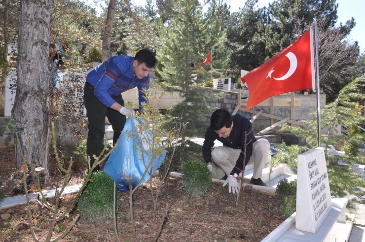 Gençlik Meclisi Şehitleri Andı