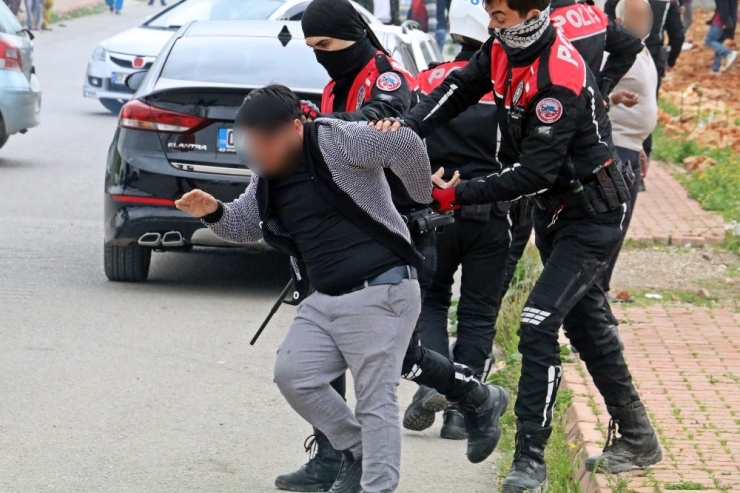 Ehliyetsiz Sürücü İle Yakınları Ortalığı Savaş Alanına Çevirdi