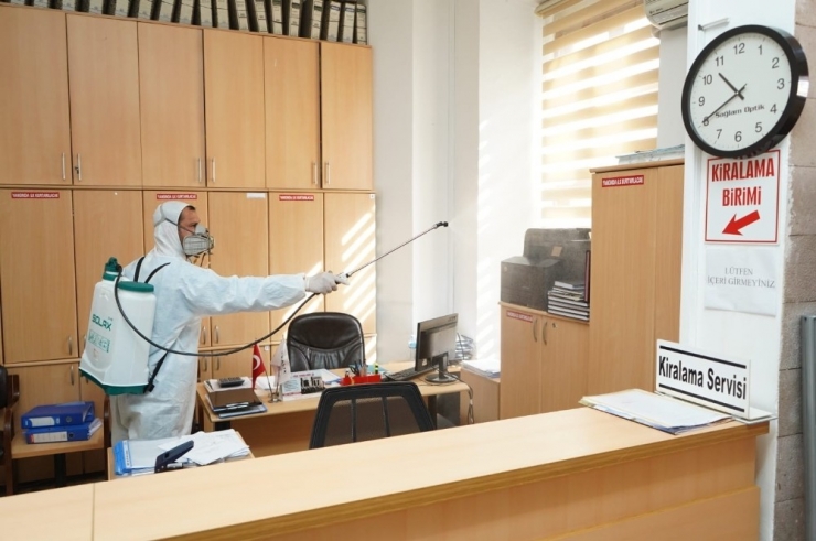 Ayvalık Belediyesi’nden Hizmet Binalarına Koronavirüsü İlaçlaması