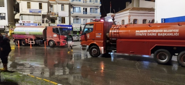 Ayvalık’ta Büyükşehir Ve Ayvalık Belediyesi’nden Temizlik İşbirliği