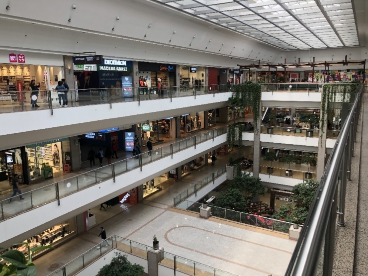 Korona Virüsü Alışveriş Merkezlerini Vurdu