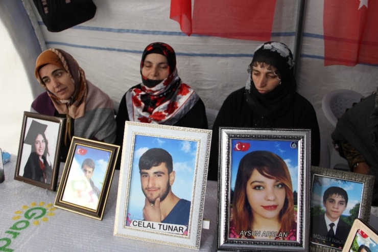 Hdp Önündeki Ailelerin Evlat Nöbeti 195’inci Gününde