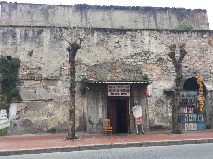 Fatih’te Tarihi Hamamda Yangın