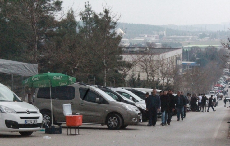 İkinci El Pazarında Alıcı Da, Satıcı Da Fiyatlardan Yakınıyor