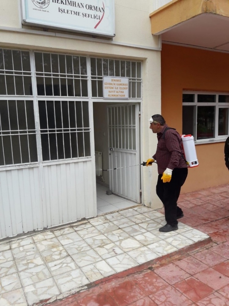 Hekimhan’da Vatandaşların Yoğun Kullandığı Yerler İlaçlanıyor