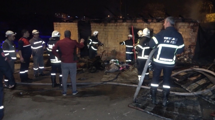 Evin Deposunda Çıkan Yangın Korkuya Neden Oldu