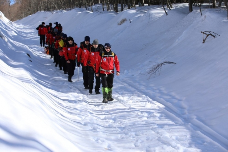İtfaiye Ekiplerinden Nefes Kesen Kış Tatbikatı