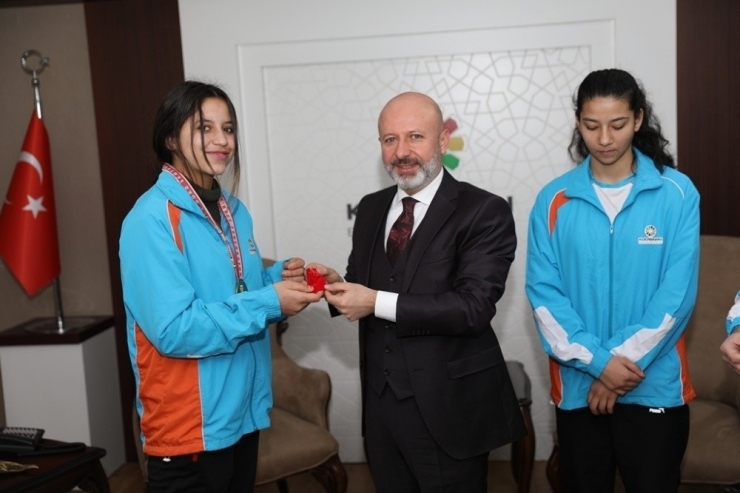 Kocasinan’a 5 Yılda 23 Adet Basketbol, 55 Adet Futbol Sahası Yapıldı