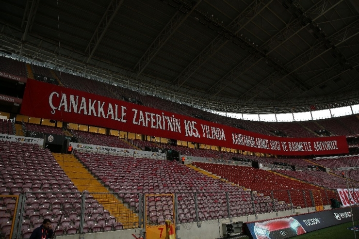 Galatasaray Taraftarlarından Çanakkale Pankartları