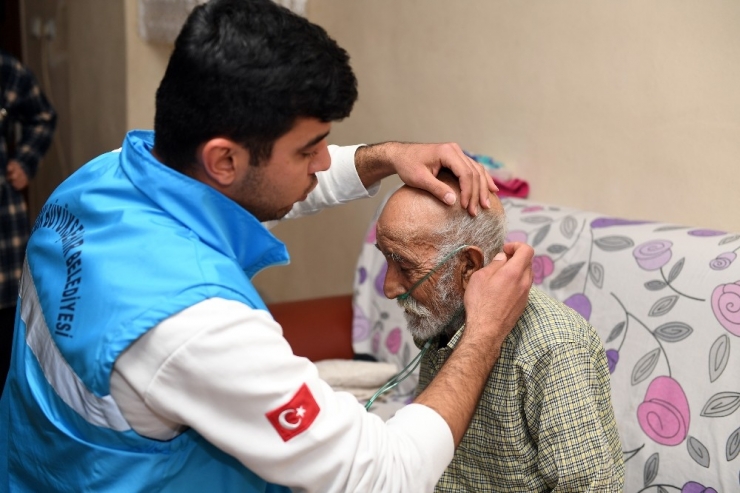 Mersin’de ’Koah’ İle Mücadele Eden Hastaya Belediyeden Tıbbi Destek