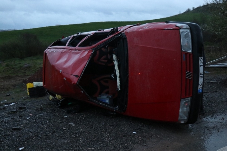 Takla Atarak Hurdaya Dönen Otomobilden Yaralı Kurtuldular