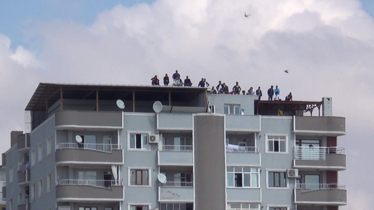 Korona Virüs Stadı Kapattı, Vatandaşlar Maçı Çatılara Çıkarak İzledi