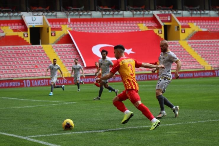 Süper Lig: Hes Kablo Kayserispor: 2 - Yeni Malatyaspor: 0 (İlk Yarı)