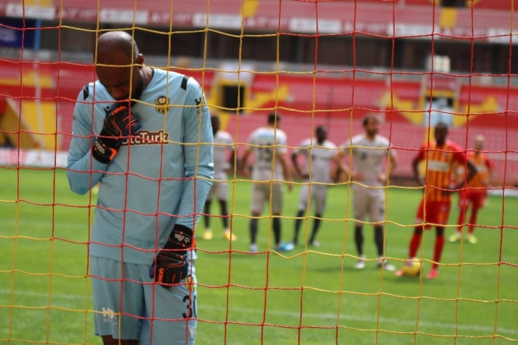 Süper Lig: Hes Kablo Kayserispor: 2 - Yeni Malatyaspor: 0 (İlk Yarı)