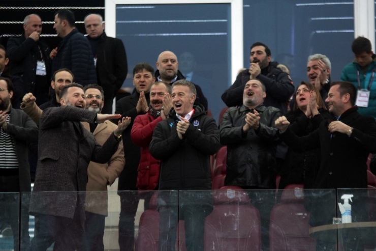 Süper Lig: Trabzonspor: 0 - Medipol Başakşehir: 0 (İlk Yarı)