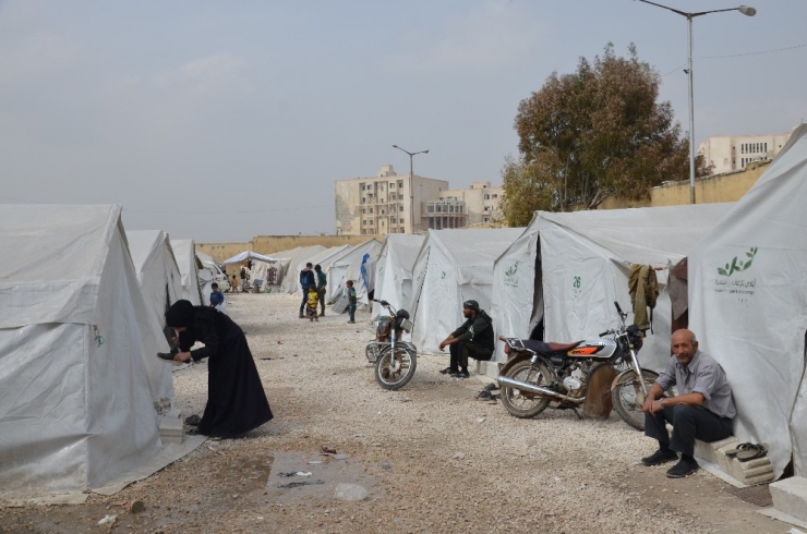 Suriyeli Küçük Esma Okuyup Ülkesini Yeniden İnşa Etmek İstiyor