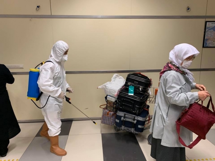 Umreden Dönenler Geniş Güvenlik Önlemleri Altında Edremit’e Geldi