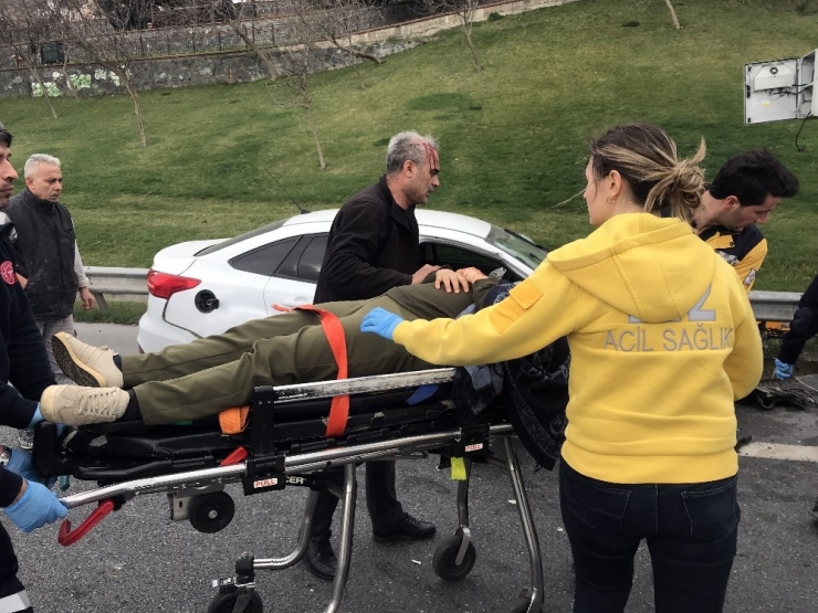 Tem Otoyolu’nda Bariyerlere Ve Direğe Çarpan Araç Ters Döndü: 2 Yaralı